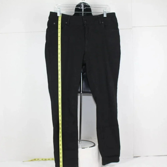 TAHARI - Picture 1 of 9